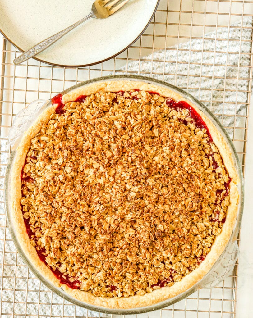 strawberry rhubarb pie topped with oatmeal crumble