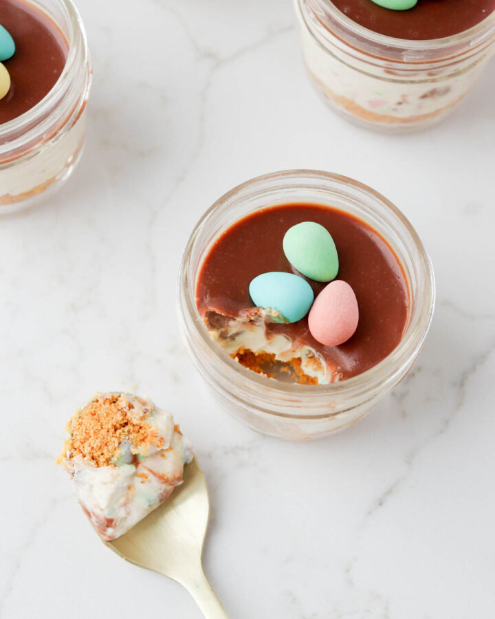 No-Bake Mini Egg Cheesecakes in a Jar - Knead Some Sweets