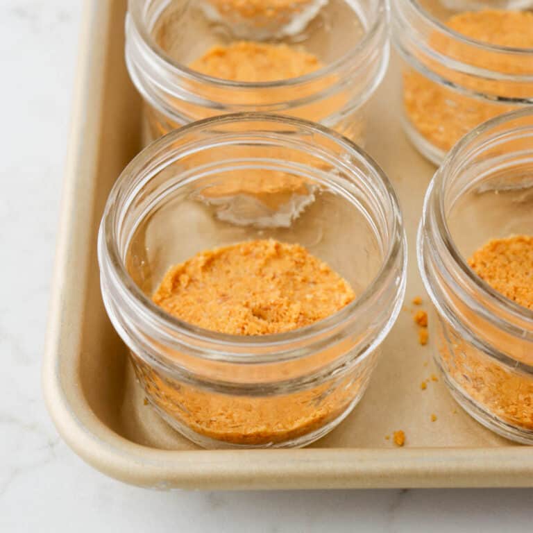 No-Bake Mini Egg Cheesecakes in a Jar - Knead Some Sweets